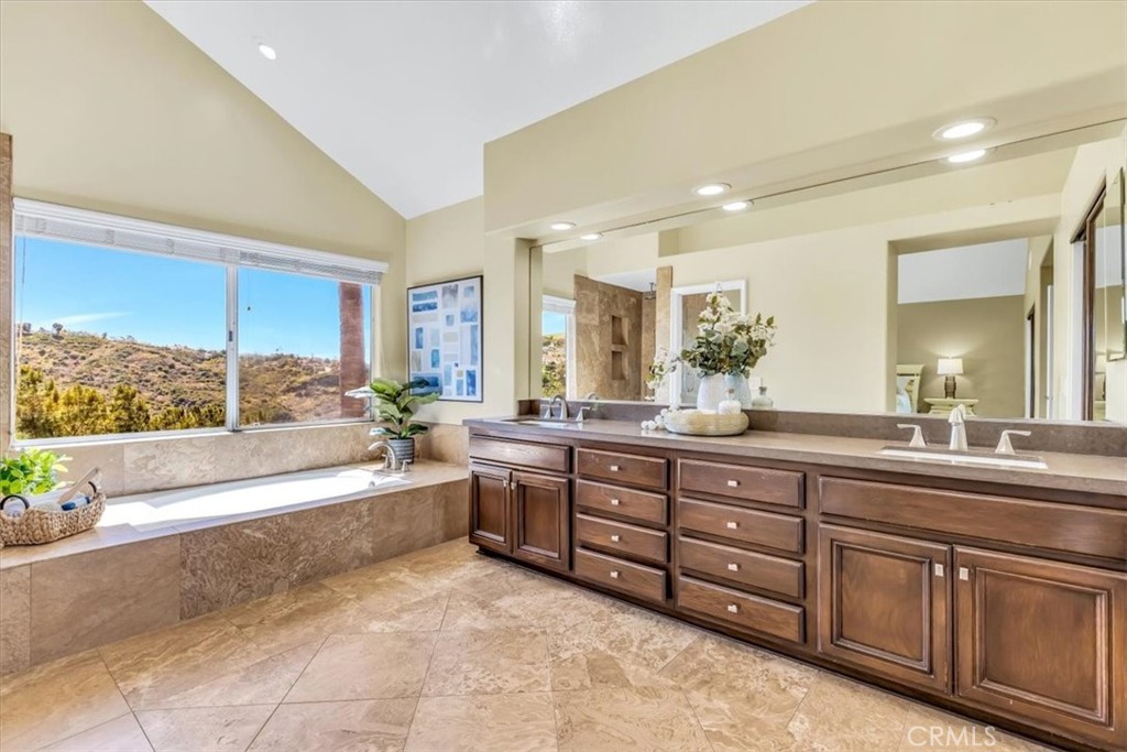 1503 Avenida De Nogales