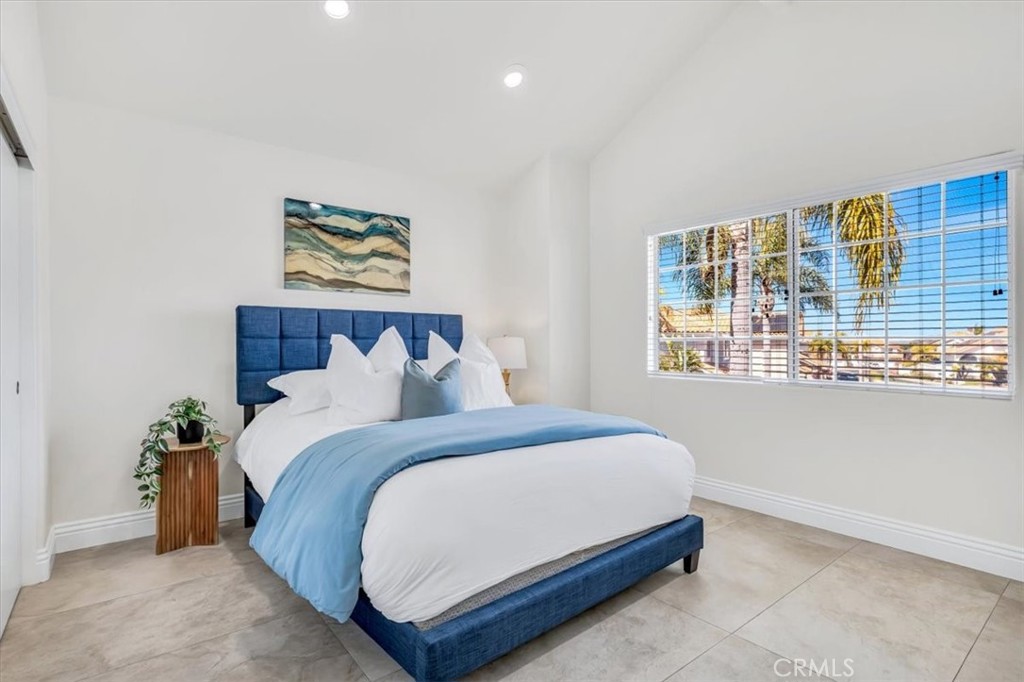 1503 Avenida De Nogales