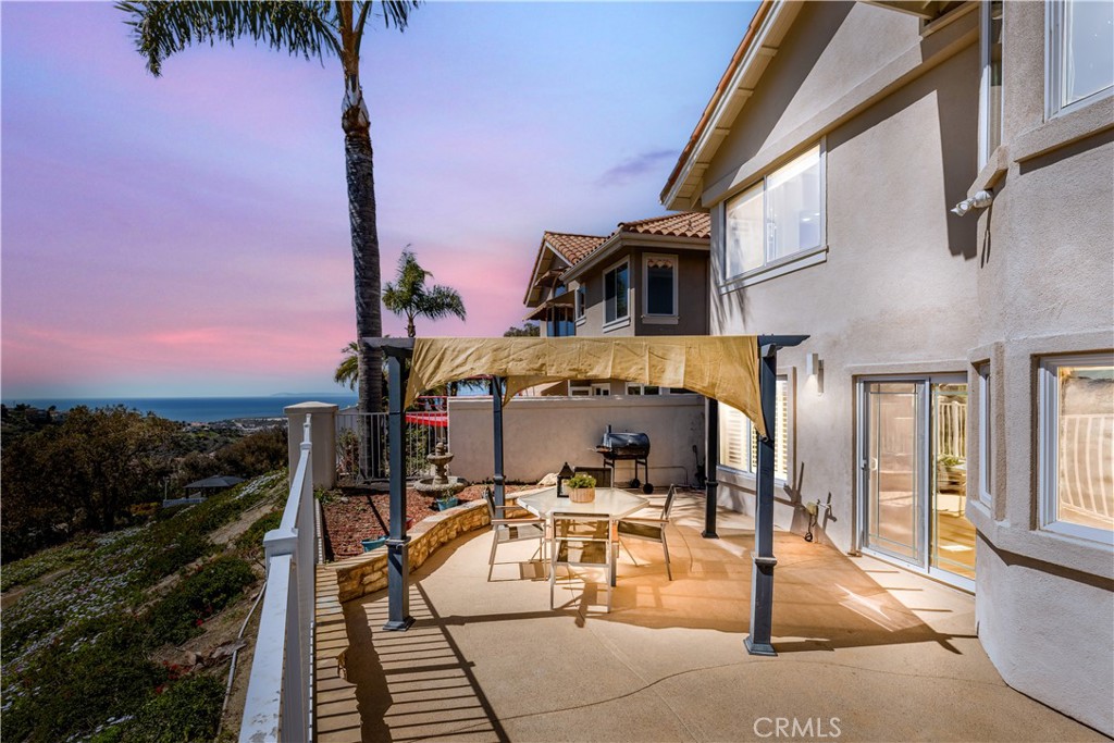 1503 Avenida De Nogales