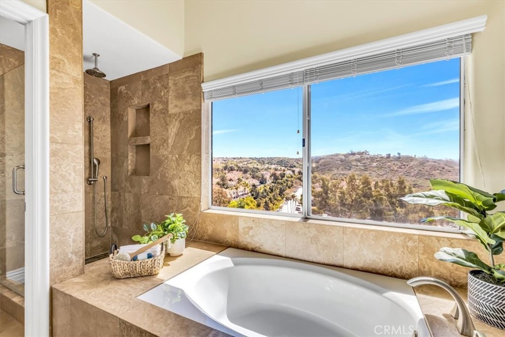 1503 Avenida De Nogales