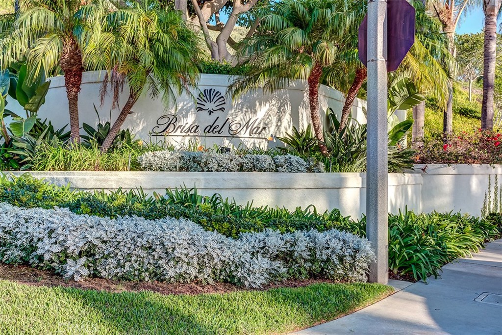 1503 Avenida De Nogales