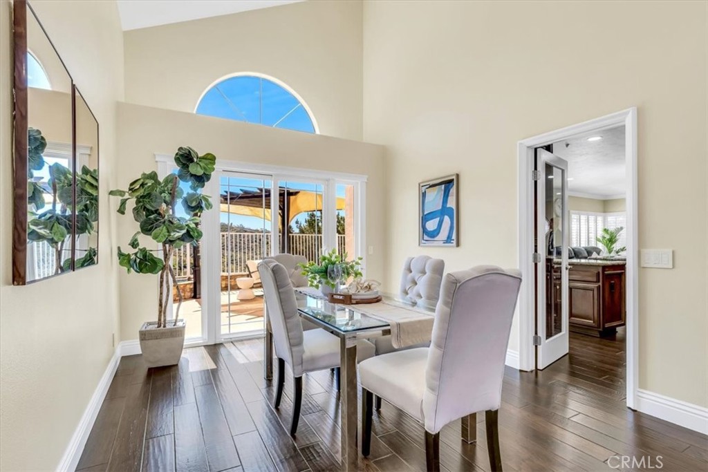 1503 Avenida De Nogales