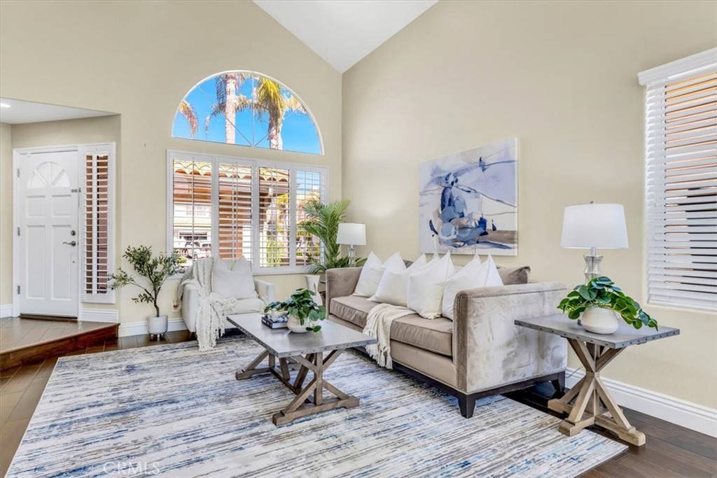 1503 Avenida De Nogales