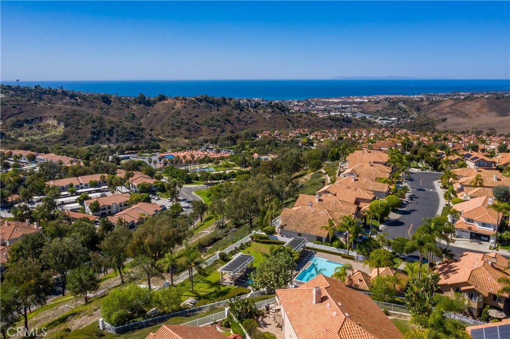 1503 Avenida De Nogales