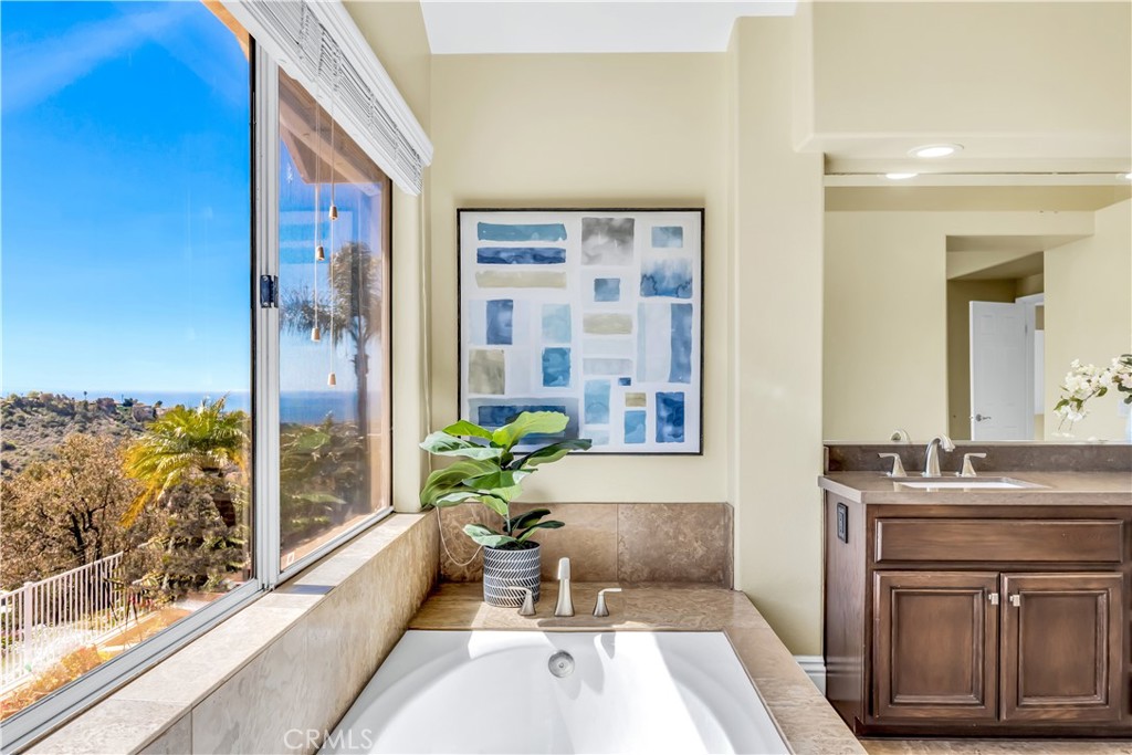 1503 Avenida De Nogales