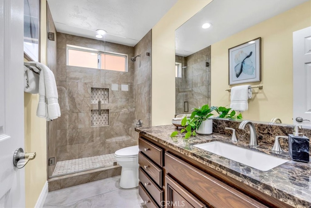 1503 Avenida De Nogales