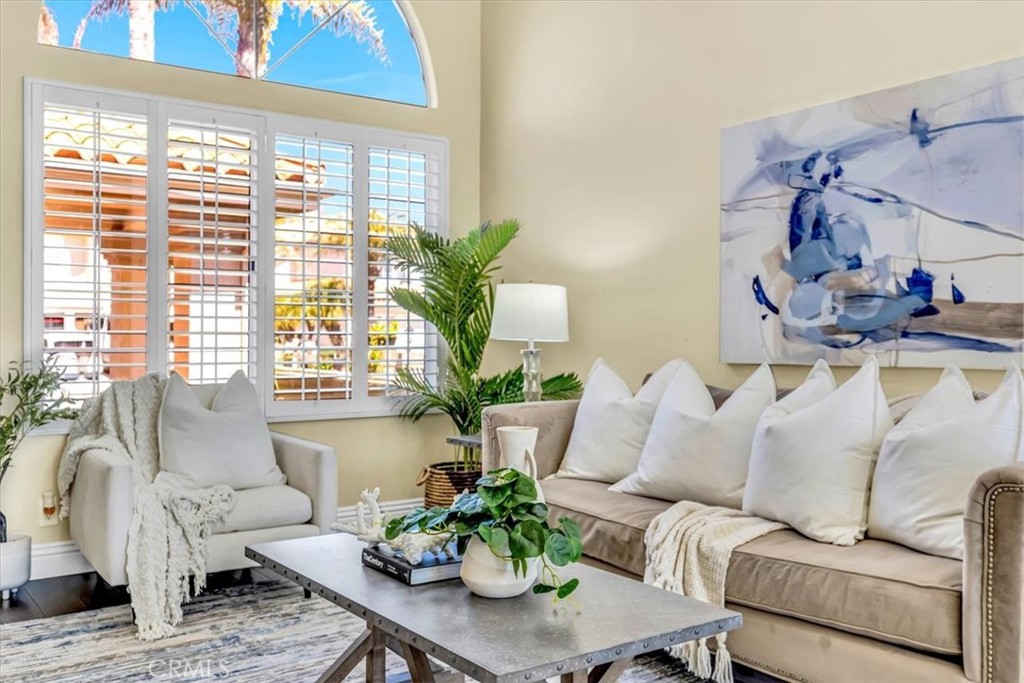 1503 Avenida De Nogales