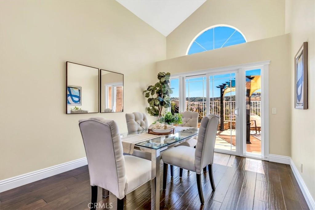 1503 Avenida De Nogales