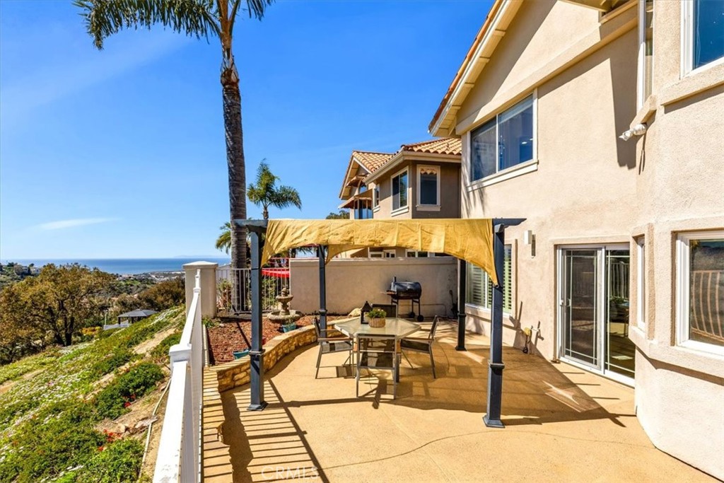 1503 Avenida De Nogales