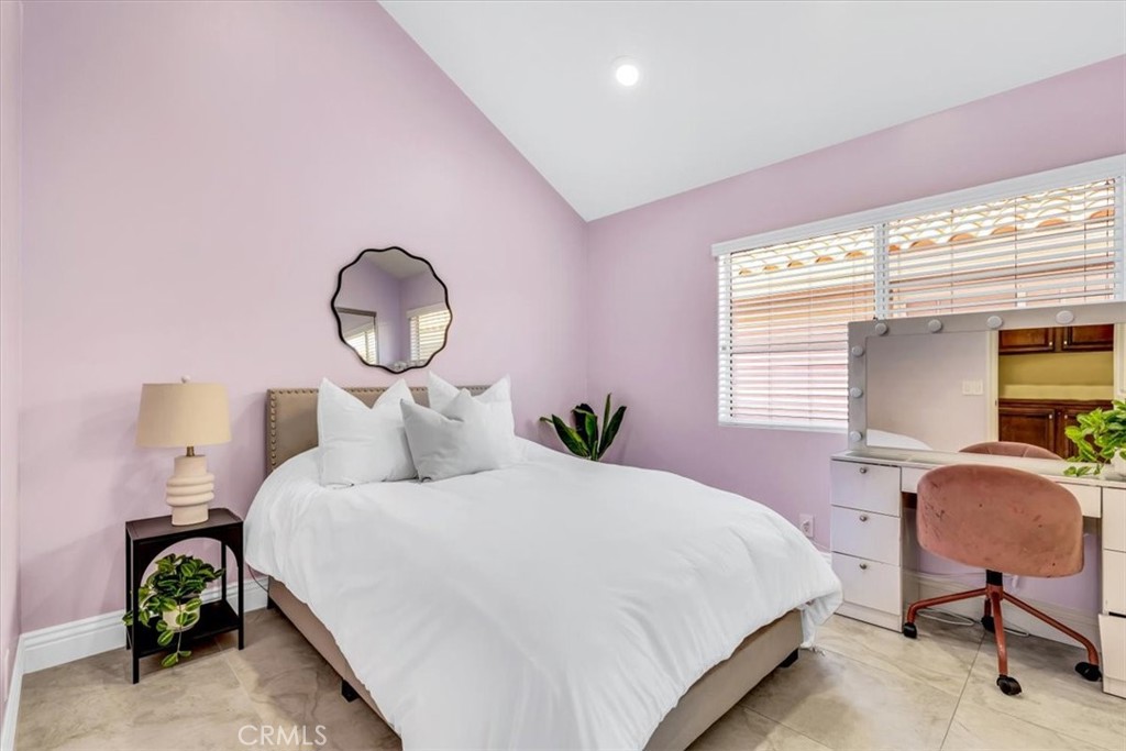 1503 Avenida De Nogales