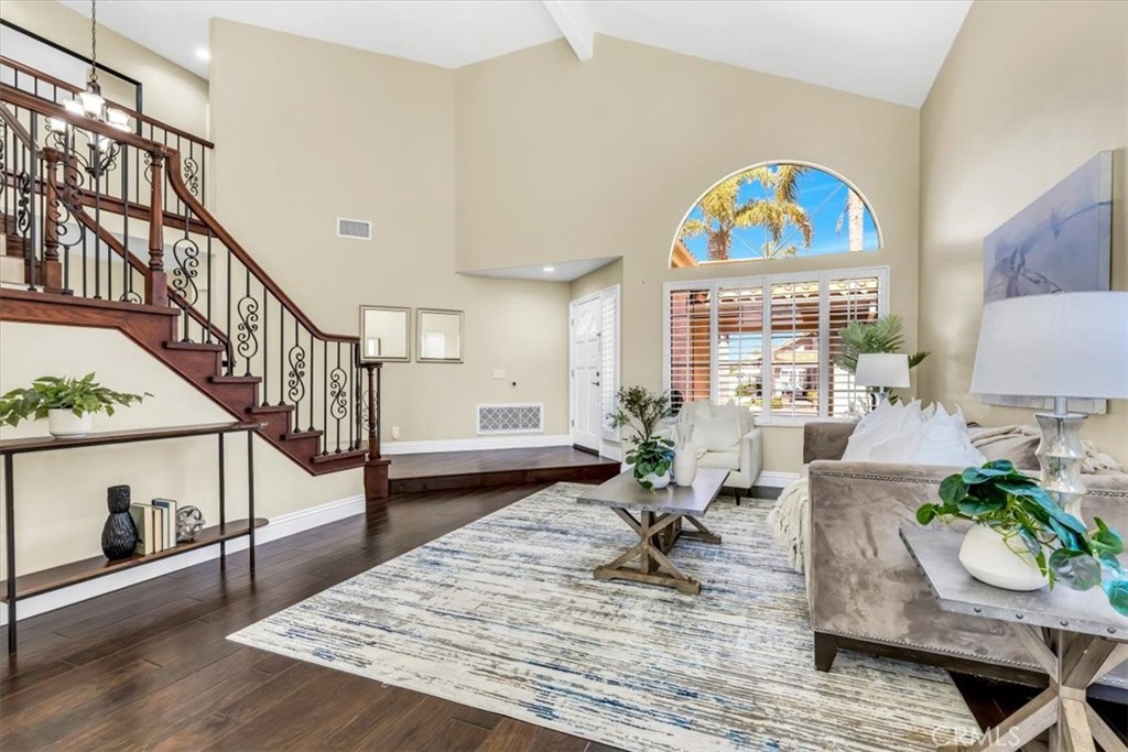 1503 Avenida De Nogales