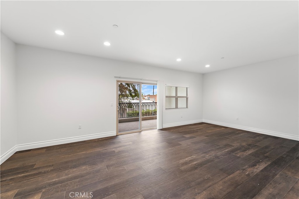 520 S Anaheim Boulevard 4