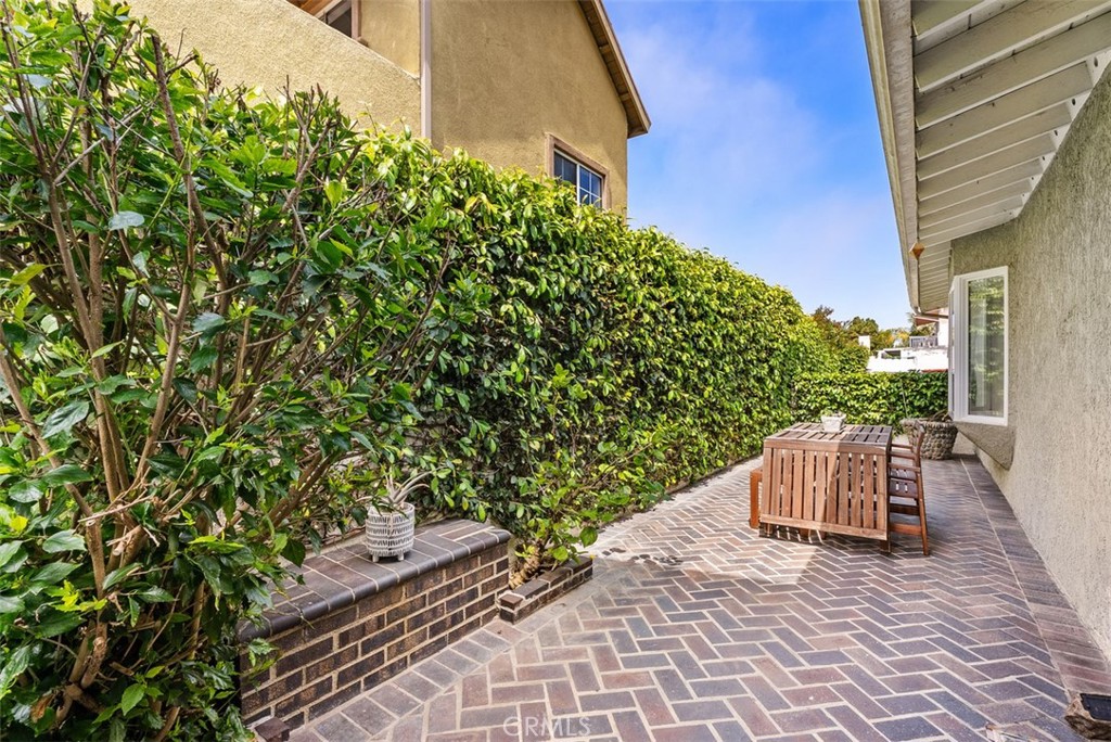 8381 Lomond Drive