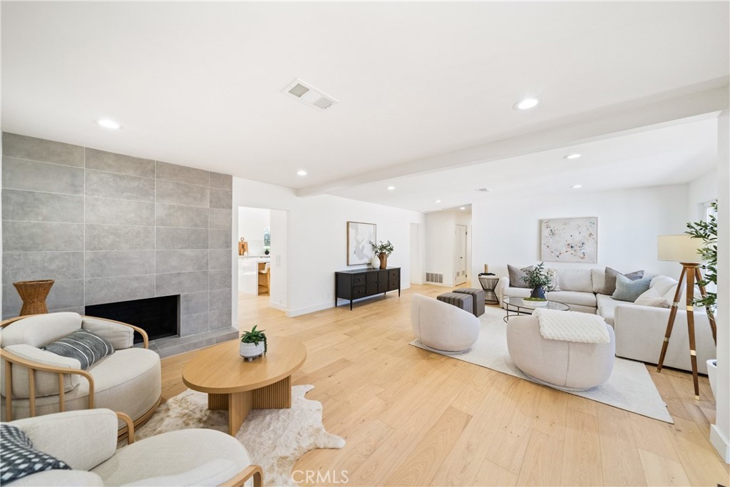 15352 Stanford Lane