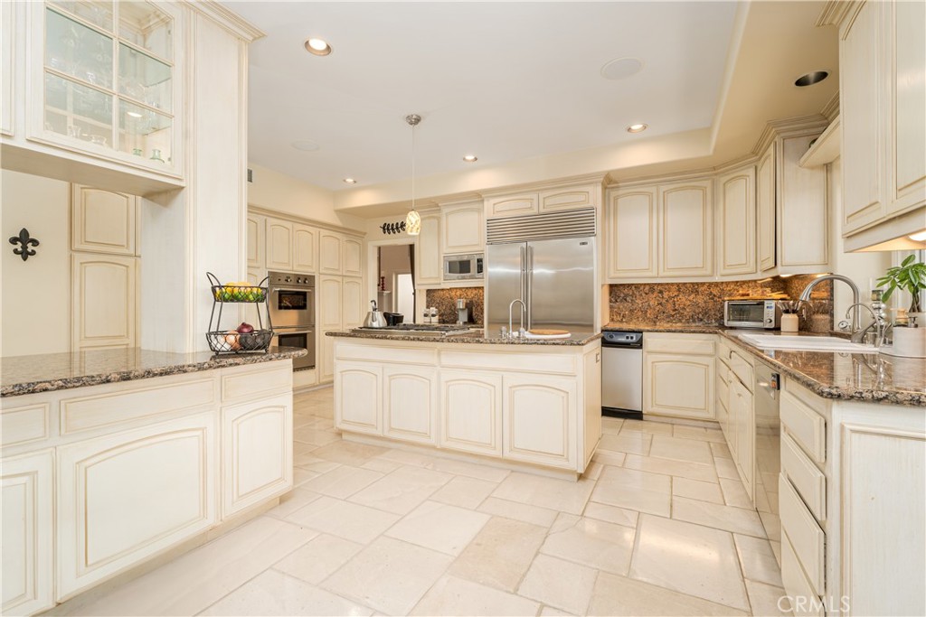 12 Santa Barbara Place