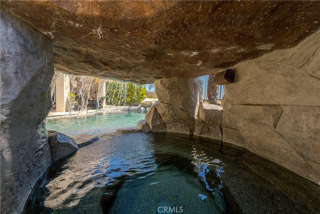 12 Santa Barbara Place