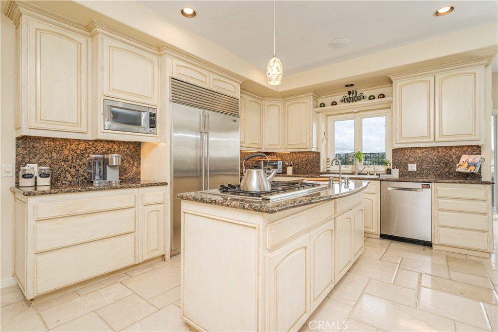 12 Santa Barbara Place