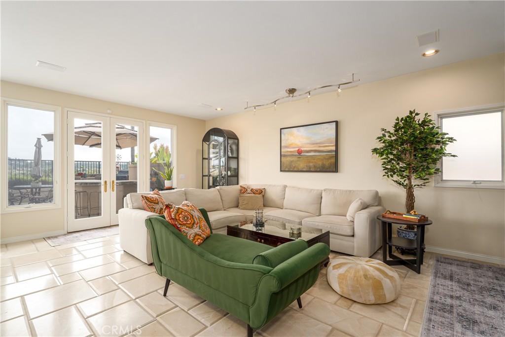 12 Santa Barbara Place