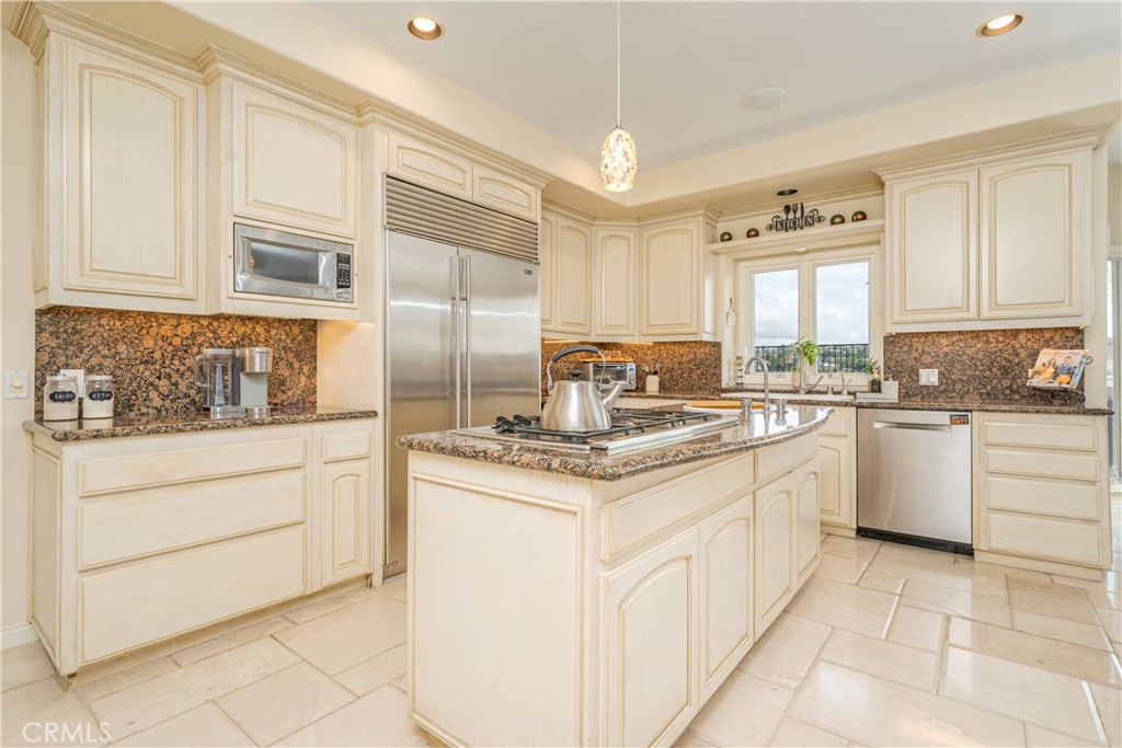 12 Santa Barbara Place