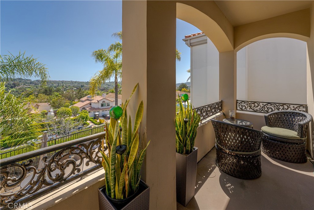 12 Santa Barbara Place