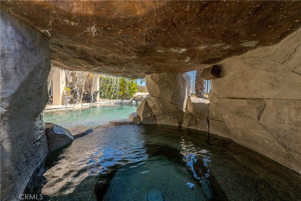 12 Santa Barbara Place