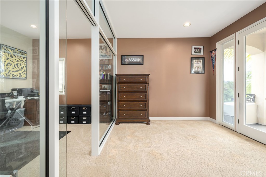 12 Santa Barbara Place