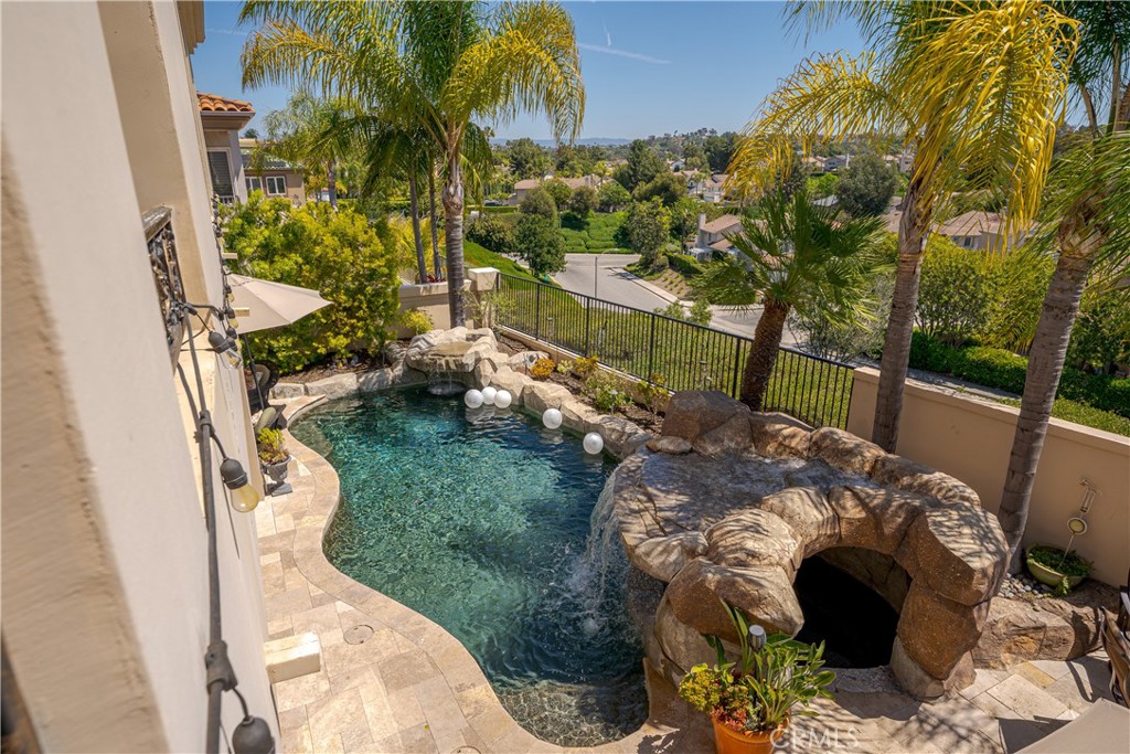 12 Santa Barbara Place