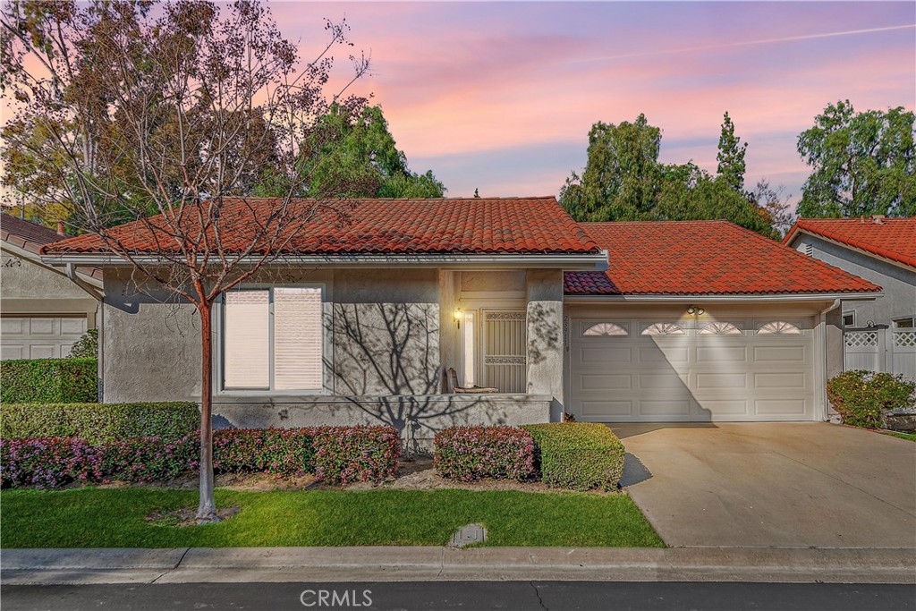 23911 Calle Alonso