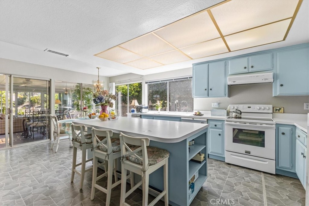 2015 E Hillman Circle