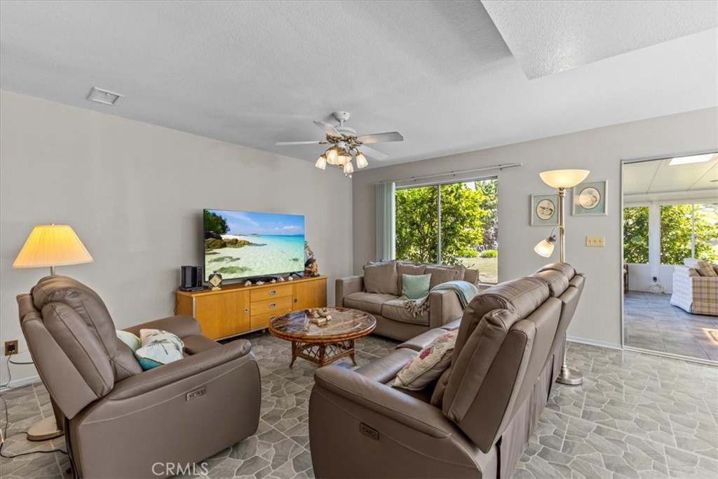 2015 E Hillman Circle