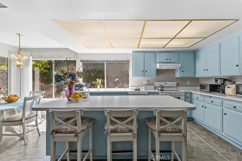 2015 E Hillman Circle