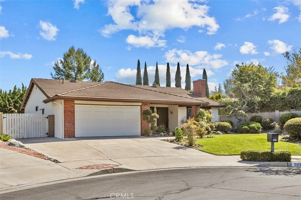 2015 E Hillman Circle