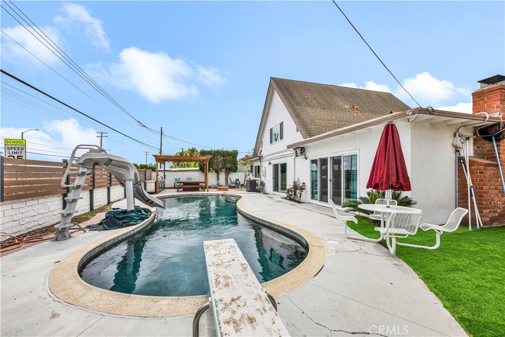 17550 Chestnut Street