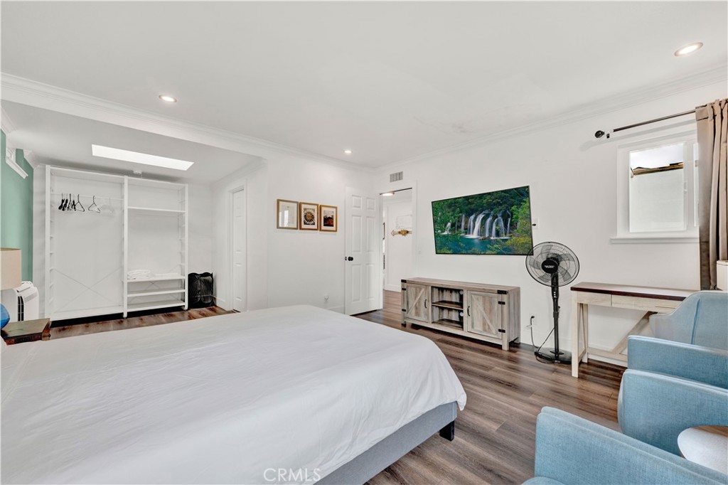 17550 Chestnut Street