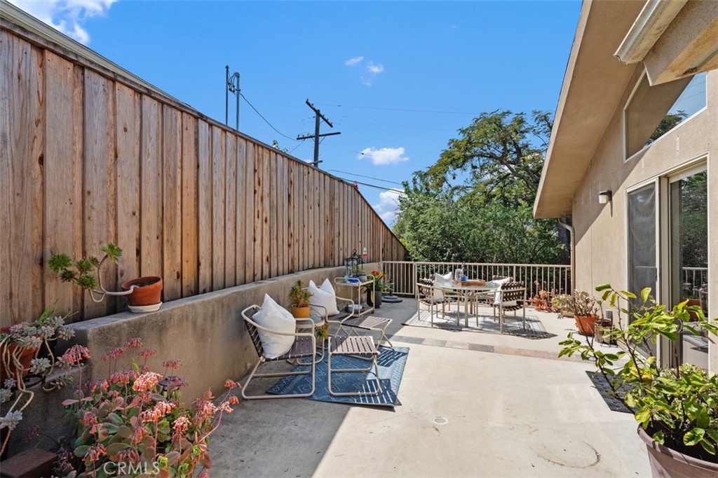 2377 Silver Ridge Avenue