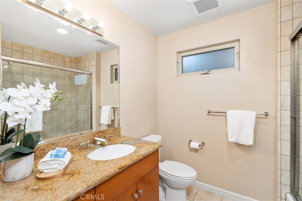 2377 Silver Ridge Avenue