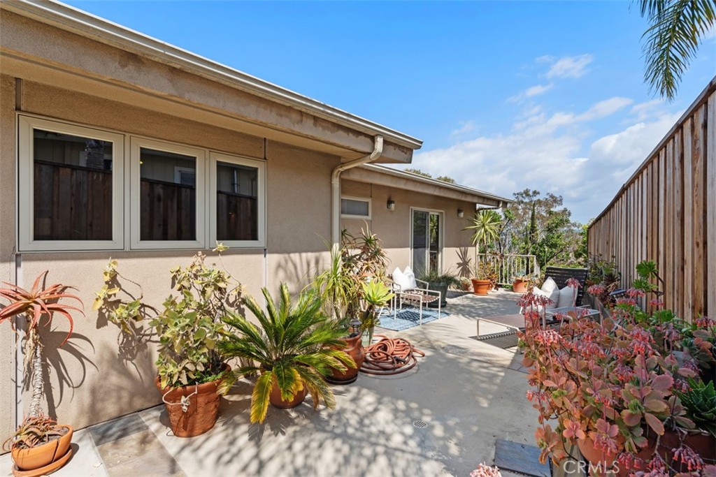 2377 Silver Ridge Avenue