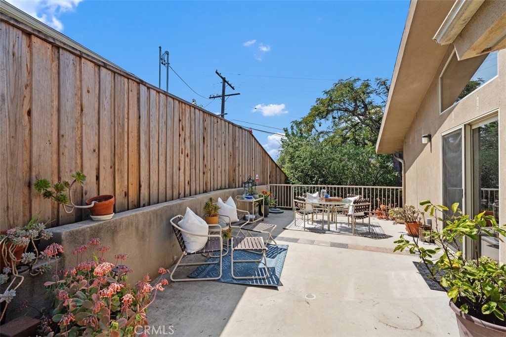 2377 Silver Ridge Avenue