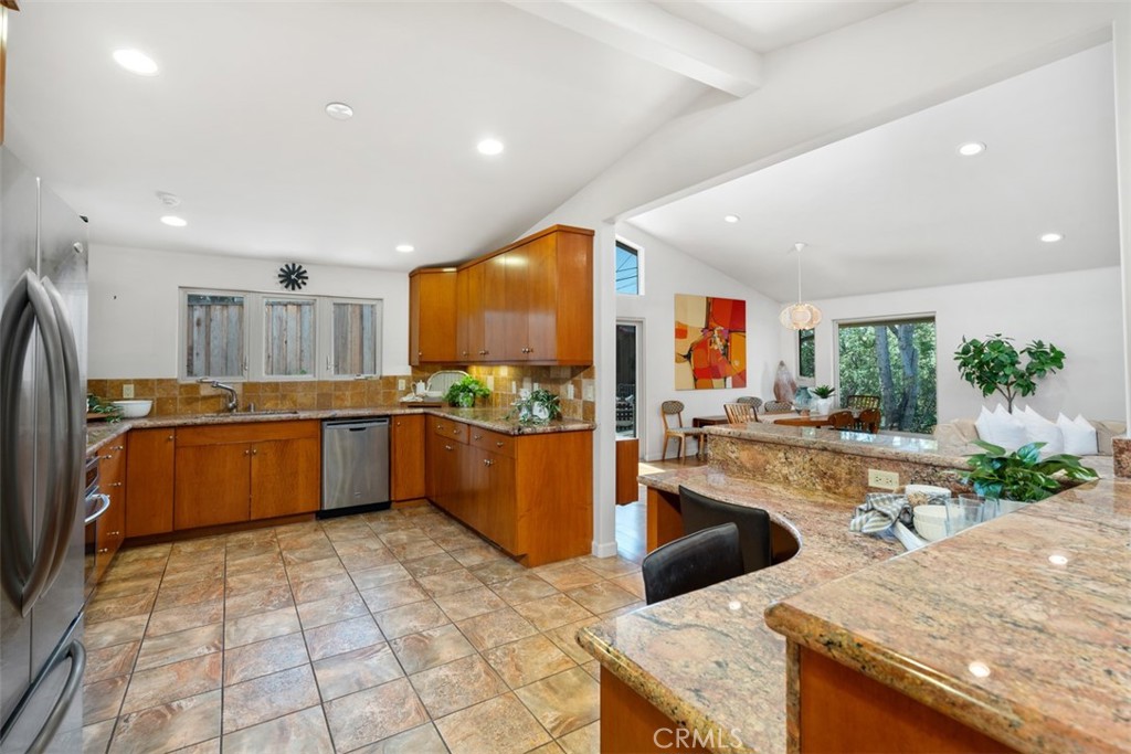 2377 Silver Ridge Avenue