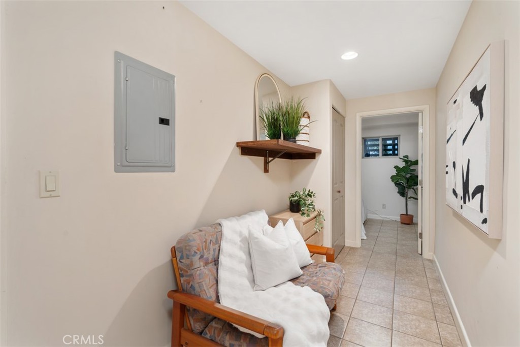 2377 Silver Ridge Avenue