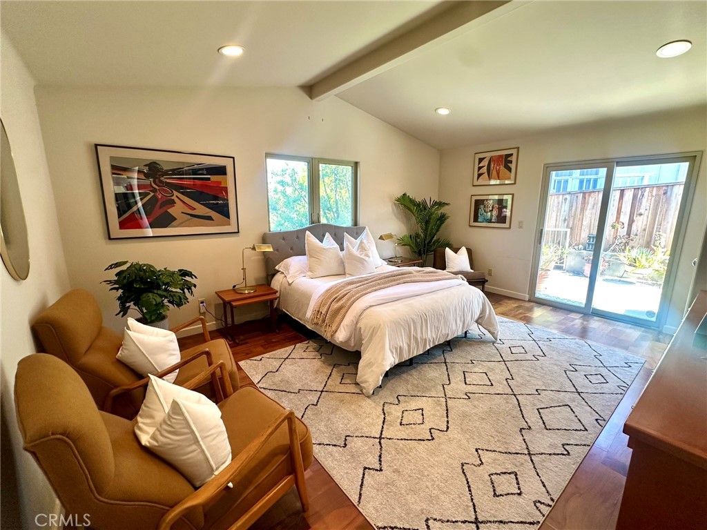 2377 Silver Ridge Avenue