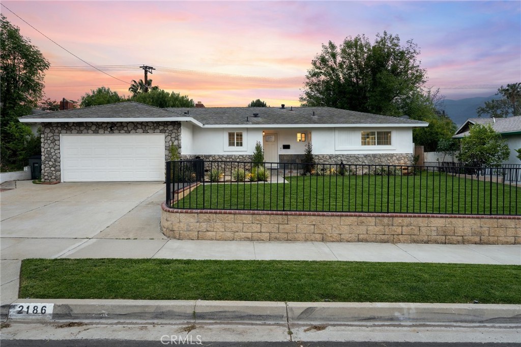 2186 Ridgeview
