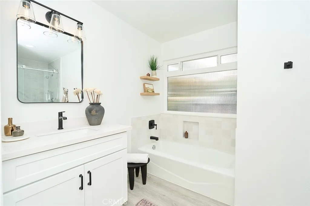 1048 W 22nd Street