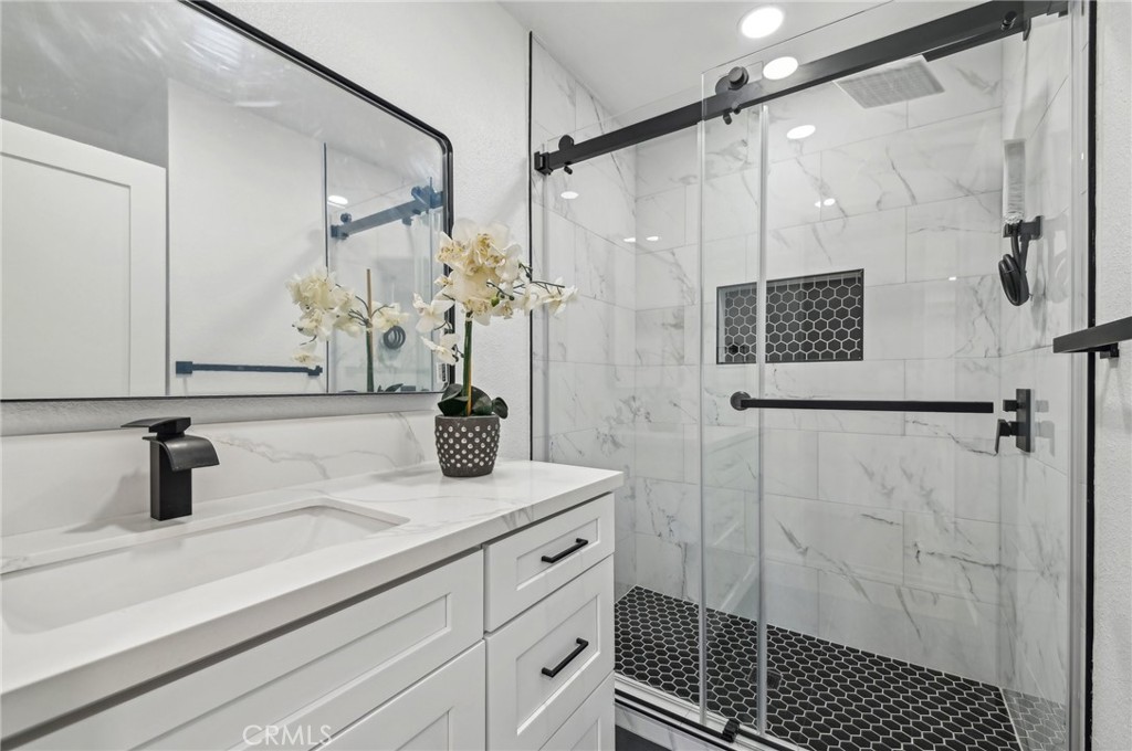 5741 Tanglewood Street