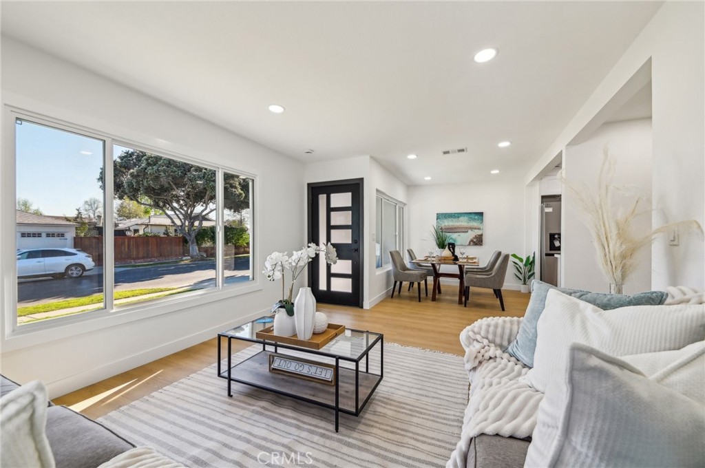 5741 Tanglewood Street