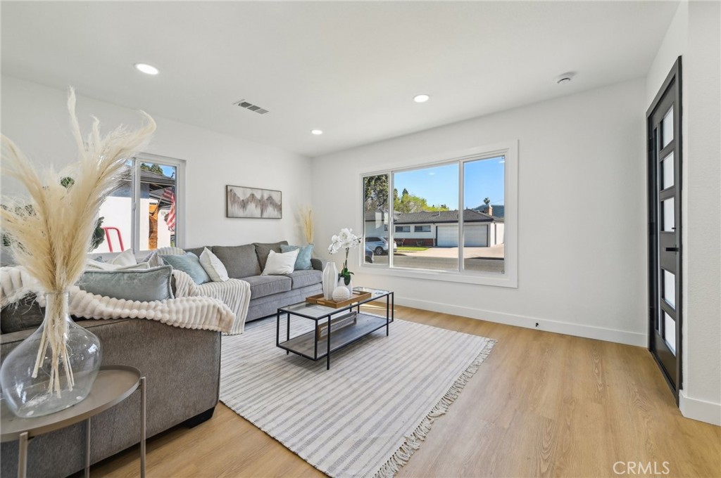 5741 Tanglewood Street