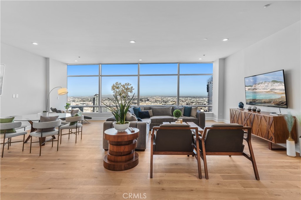 900 W Olympic Boulevard 48C