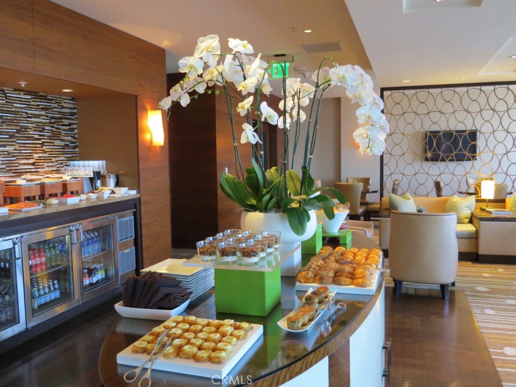 900 W Olympic Boulevard 48C