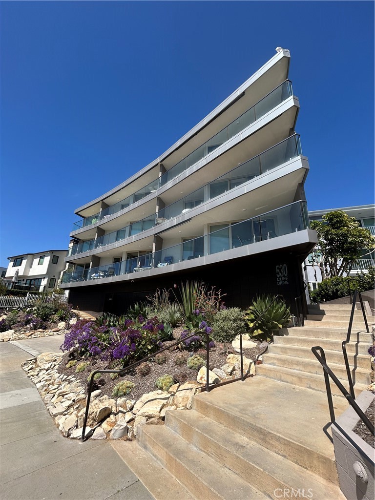 530 Cliff Drive 102