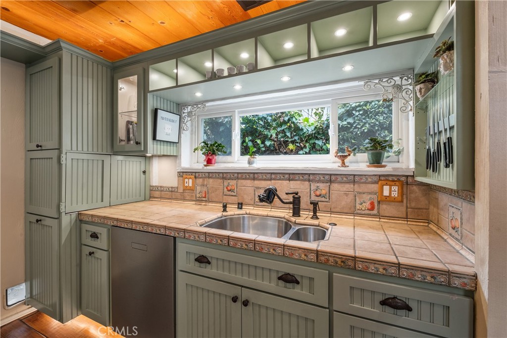 31592 Santa Rosa Dr.